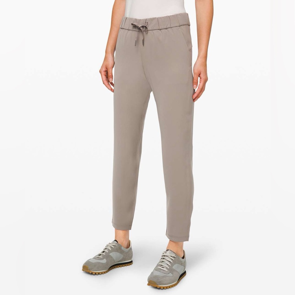 On the Fly 7/8 Pant *Woven- Carbon Dust (size 2)